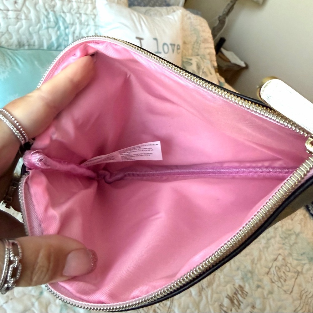 5/$25 Black Makeup Pouch Gold and Pink Text “I came, I saw, I contoured” - Picture 5 of 7